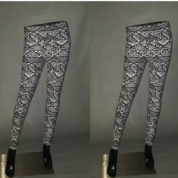 Super Comfy Black&White Tribal Print Leggings - Picture 3 of 5